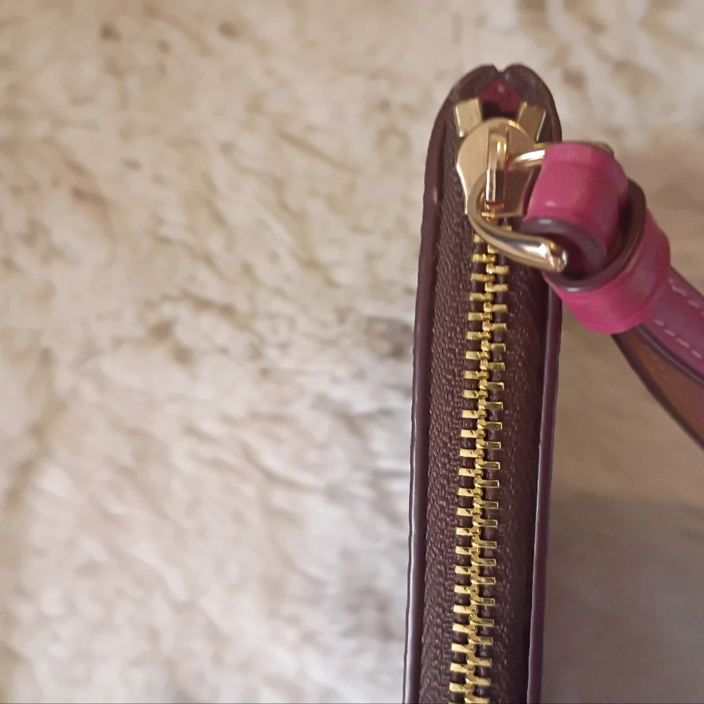 Coach Limited Edition Horse & Sleigh Wristlet NWOT - Picture 7 of 11